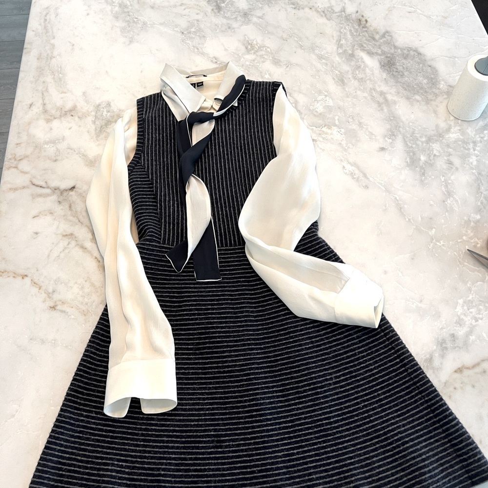 Theory super cute dark navy dress with detailed white stitching.